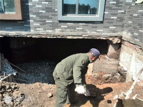 业主挖两米深的地下室 邻居恐慌称半夜楼震