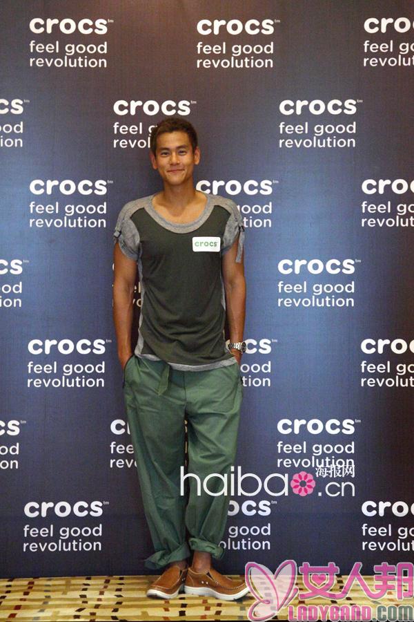 >卡骆驰 (Crocs) 举办2011秋冬鞋履新品发布会，彭于晏担任嘉宾