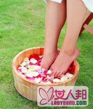 【花椒水泡脚的副作用】花椒水泡脚的功效与作用_花椒水泡脚治脚气