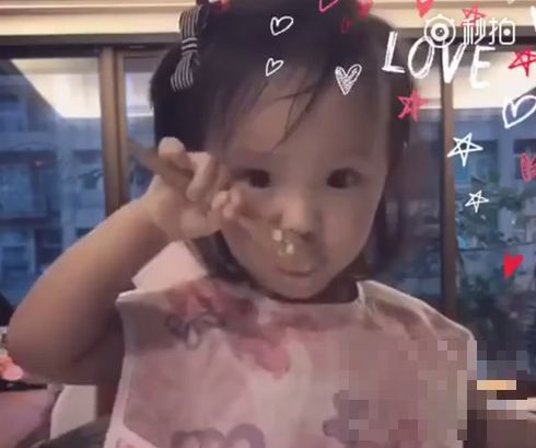 欧弟晒女儿jojo吃饭视频：“宝贝真可爱！”