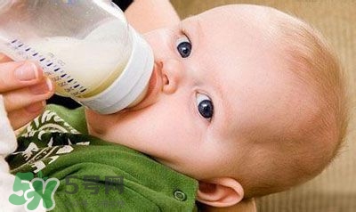 宝宝奶粉过敏什么原因？奶粉过敏的识别和处理