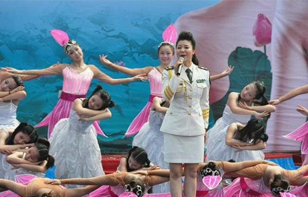 >王丽达简历 中国人民解放军总政歌舞团独唱演员