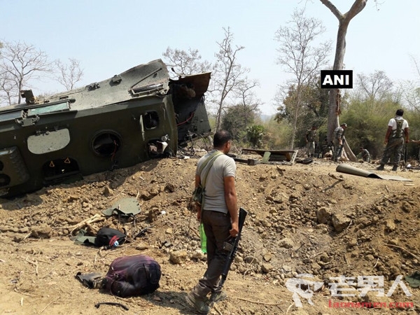 >印度安全部队遇袭 军车被炸致9名士兵死亡