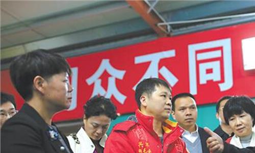 林贵埔比赛视频 温州小伙林贵埔夺得羽毛球世青赛男单金牌