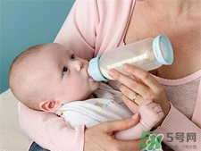喝配方奶粉需要喝水吗?喝奶粉的宝宝一天要喝多少水?