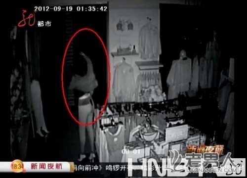 男子女性内衣店里偷内衣 自己穿（图）