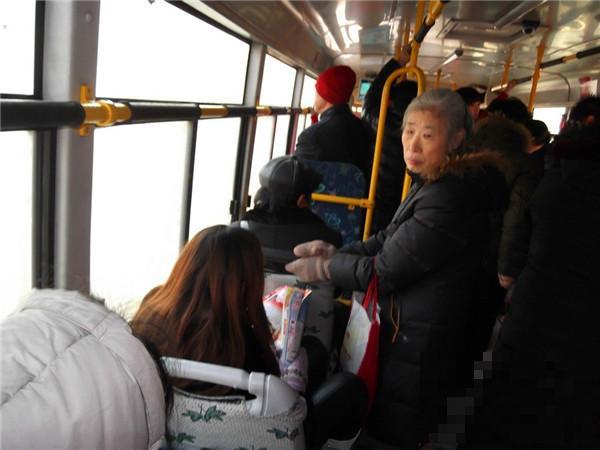 >为什么中国大妈喜欢坐公交、买鸡蛋、跳广场舞？