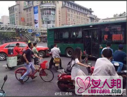 鸟叔在杭州出车祸 与公交车发生追尾
