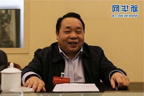 >自贡发改委杨立平 图为四川省人大代表、自贡市发改委主任杨立平