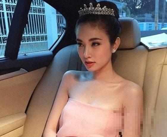 Poy，中文名宝儿，泰国变性女艺人，17岁告成变性成美男