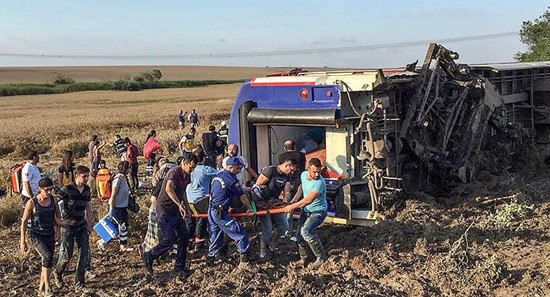 土耳其火车脱轨 造成10人死亡73人受伤