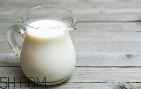 >纯牛奶和酸奶哪个好？纯牛奶做酸奶的方法