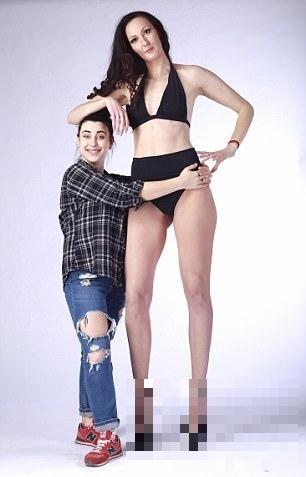 1.32米逆天大长腿！世界第一长腿小姐被公认为俄罗斯脚最大的女人