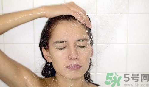 >洗澡的时候耳朵进水了怎么办?耳朵进水有什么危害