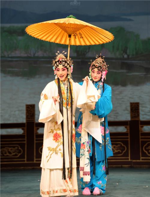 湖北京剧院重排&quot;白蛇传&quot; 张慧芳出演白娘子