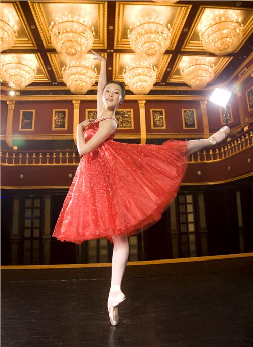 芭蕾艺术家邱思婷简介 旅德青年艺术家邱思婷携欧洲芭蕾明星世界巡首演上海站12月17日上演