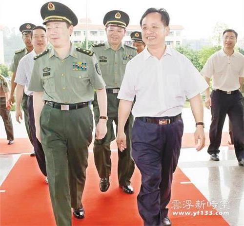 狄班会见广州军区司令员徐粉林 推进柬中两军务实交流合作