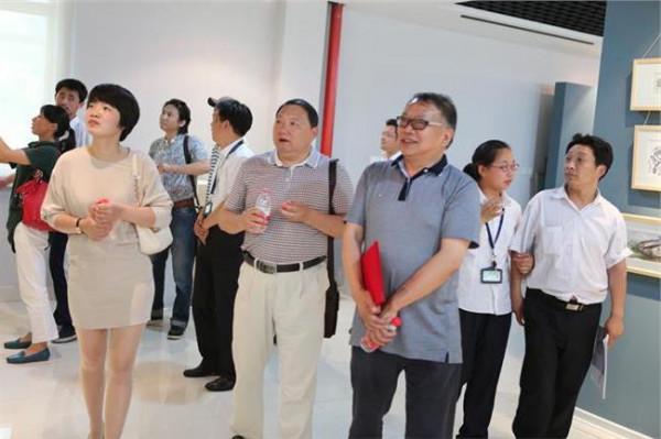 刘国钧校服 纪念刘国钧诞辰130周年书画作品展在我校举行