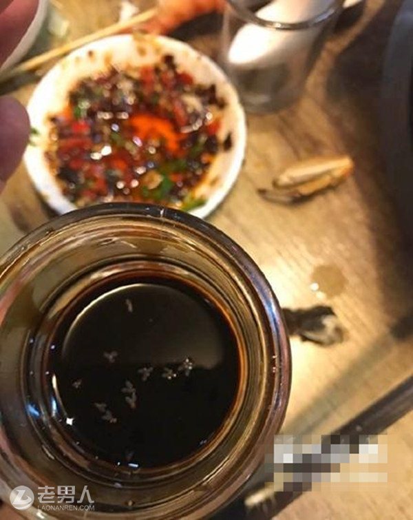 江记海鲜火锅醋罐内现活虫 食客用餐结束才发现