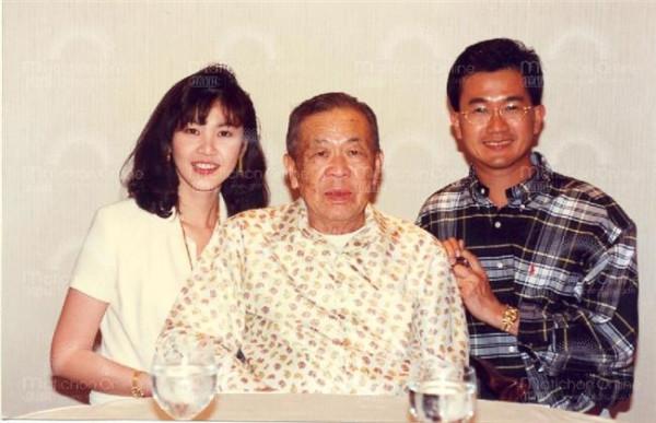 >泰国女总理英拉年轻照片