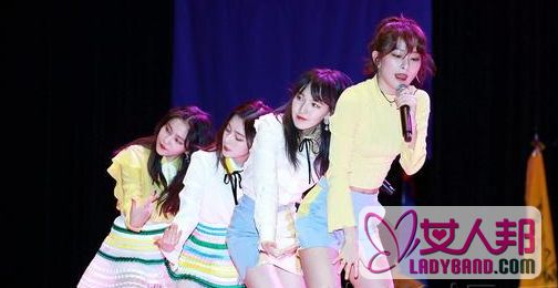 韩团Red Velvet高中公演 四首歌曲联唱引学生尖叫不断