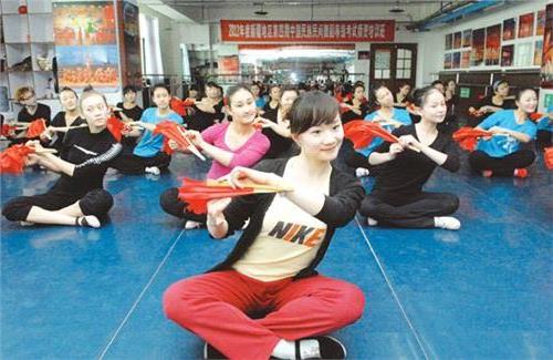 >关于举办《中国舞蹈考级》注册教师资格培训班的通知