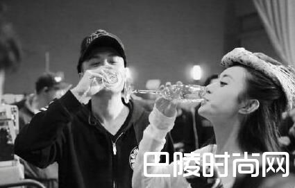 >赵丽颖冯绍峰拼酒 赵丽颖下叉很开图片流出