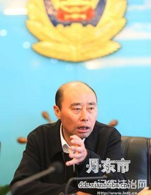 丹东市副市长、丹东市公安局局长杨耀威