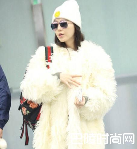 范冰冰穿5万元大衣去机场 最想删除不让李晨看的照片