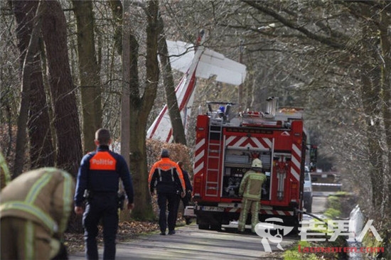 >比利时一飞机坠毁 乘客和驾驶员两当场身亡
