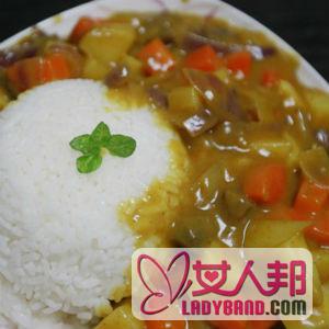 >【咖喱土豆焖鸡】咖喱土豆焖鸡的热量_咖喱土豆焖鸡的营养价值
