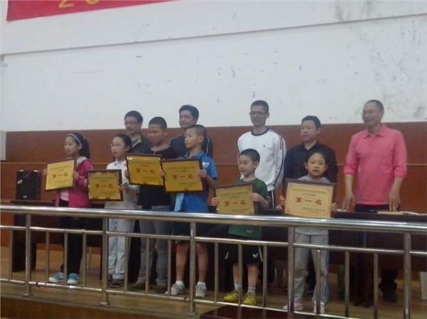 深圳刘子静乒乓 深中学子在深圳市中小学生乒乓球比赛中获佳绩