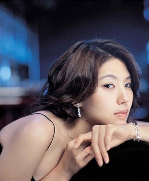 >韩国女演员李恩珠去世九周年 影迷举行追悼仪式