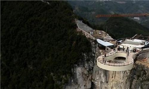玻璃桥景区 中国旅游报:玻璃桥不应成为景区增收“独木桥”