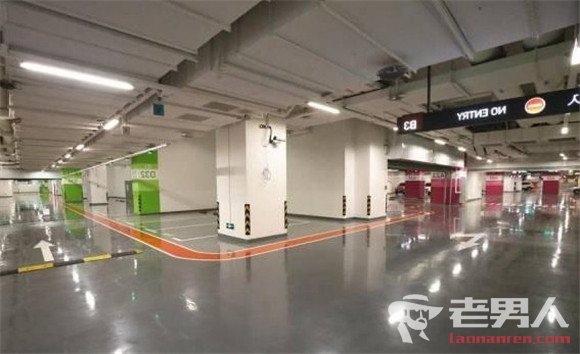 重庆神级停车库在网上走红：不转8个圈出不来