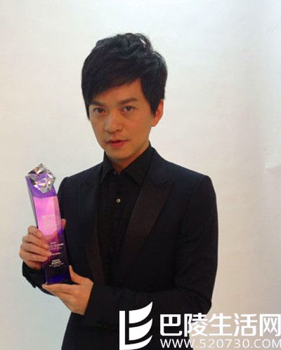 李健专辑歌曲坚持自我 凭借《李健依然》获最佳年度男歌手