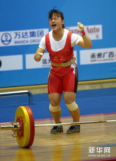 举重黎雅君 举重世锦赛女子53KG 黎雅君三金险破抓举纪录