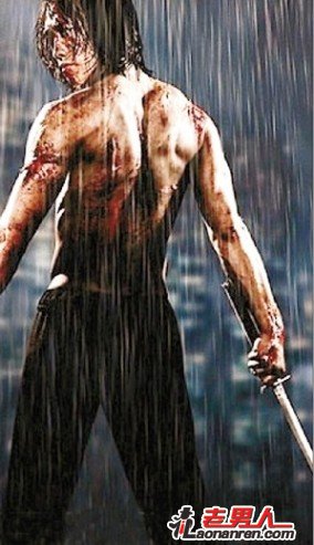 《忍者刺客》被定为三级片 Rain半裸血肉模糊