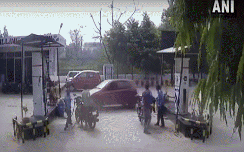 >印度SUV冲入学校 肇事司机正接受调查