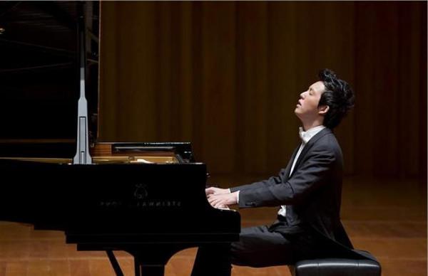 韩国钢琴曲李闰珉 郎朗和李云迪在国际钢琴界是什么地位? 都说是钢琴王子 这世