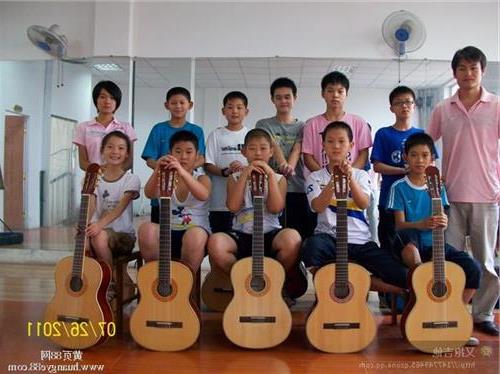 高新民谣吉他 学吉他为何要从古典吉他学起 潍坊高新区吉他培训班