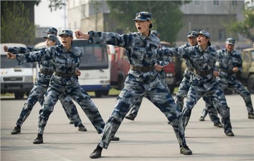 中国女排军训闭营 惠若琪:腿都不会打弯了