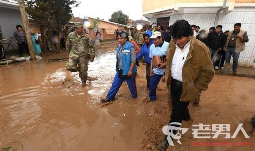 玻利维亚发生洪灾 总统莫拉莱斯视察洪水灾区