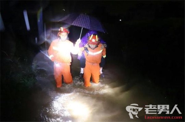 宣威市遭暴雨袭城 多地被淹积水深达2米