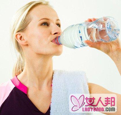怎么喝水一个月减8斤呢 瘦身达人的减肥经验大传授