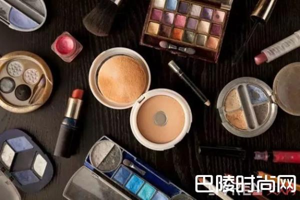 化妆品会产生细菌吗 不同化妆品的细菌程度如何给化妆品消毒不同种类化妆品的使用期限