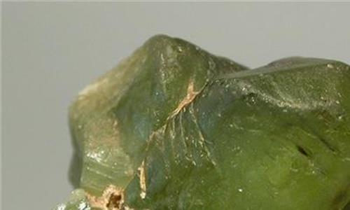 橄榄石的熔点 八月的生辰石——橄榄石