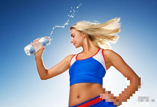 喝水减肥法的正确步骤  你get到了吗？