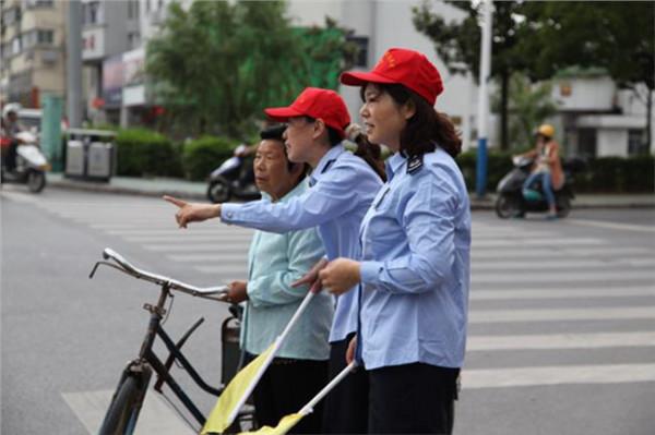 >张海宁图片 江苏国税张海宁 江苏省国税局到江苏中烟开展税收调研(图)