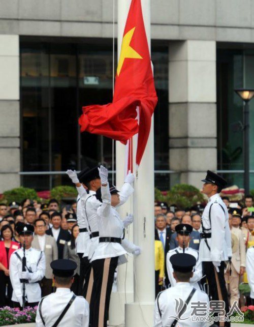 驻港部队举行升国旗仪式:捍卫尊严宣示主权
